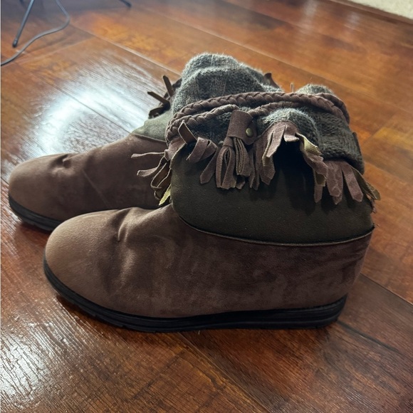 Brown Suede Fringe Boots - Picture 1 of 4
